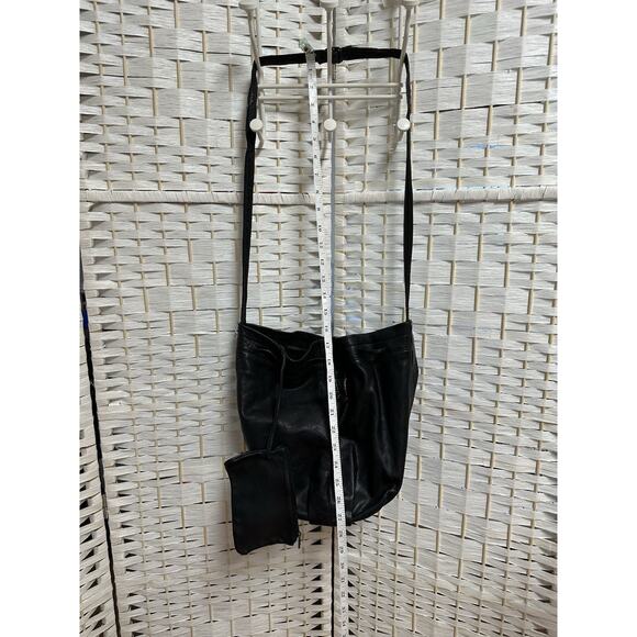 BRIO Bucket Bag Black Leather Purse with Small Coin Purse Attached - Picture 2 of 8